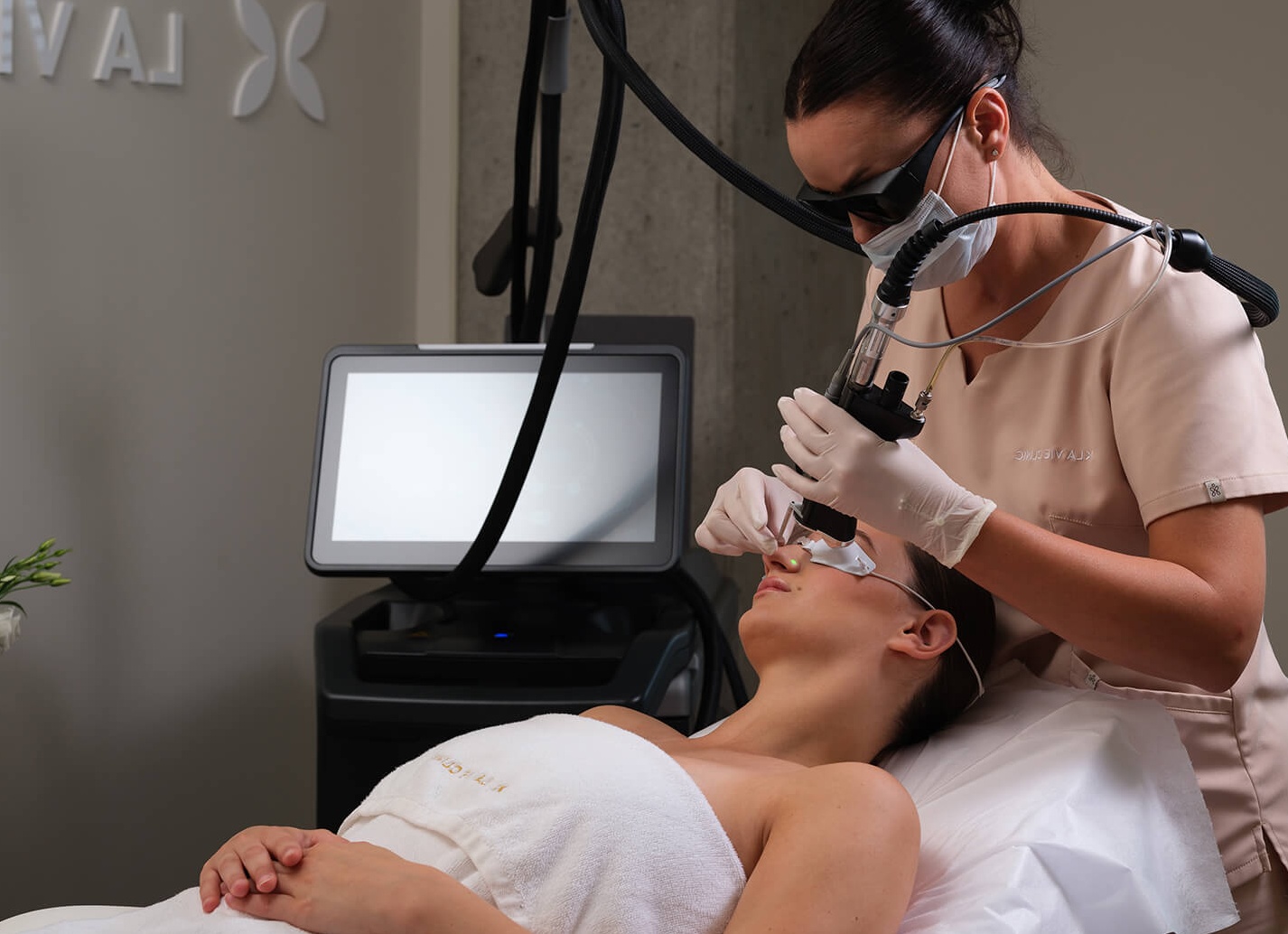 Фракционная мезотерапия - как она омолаживает?