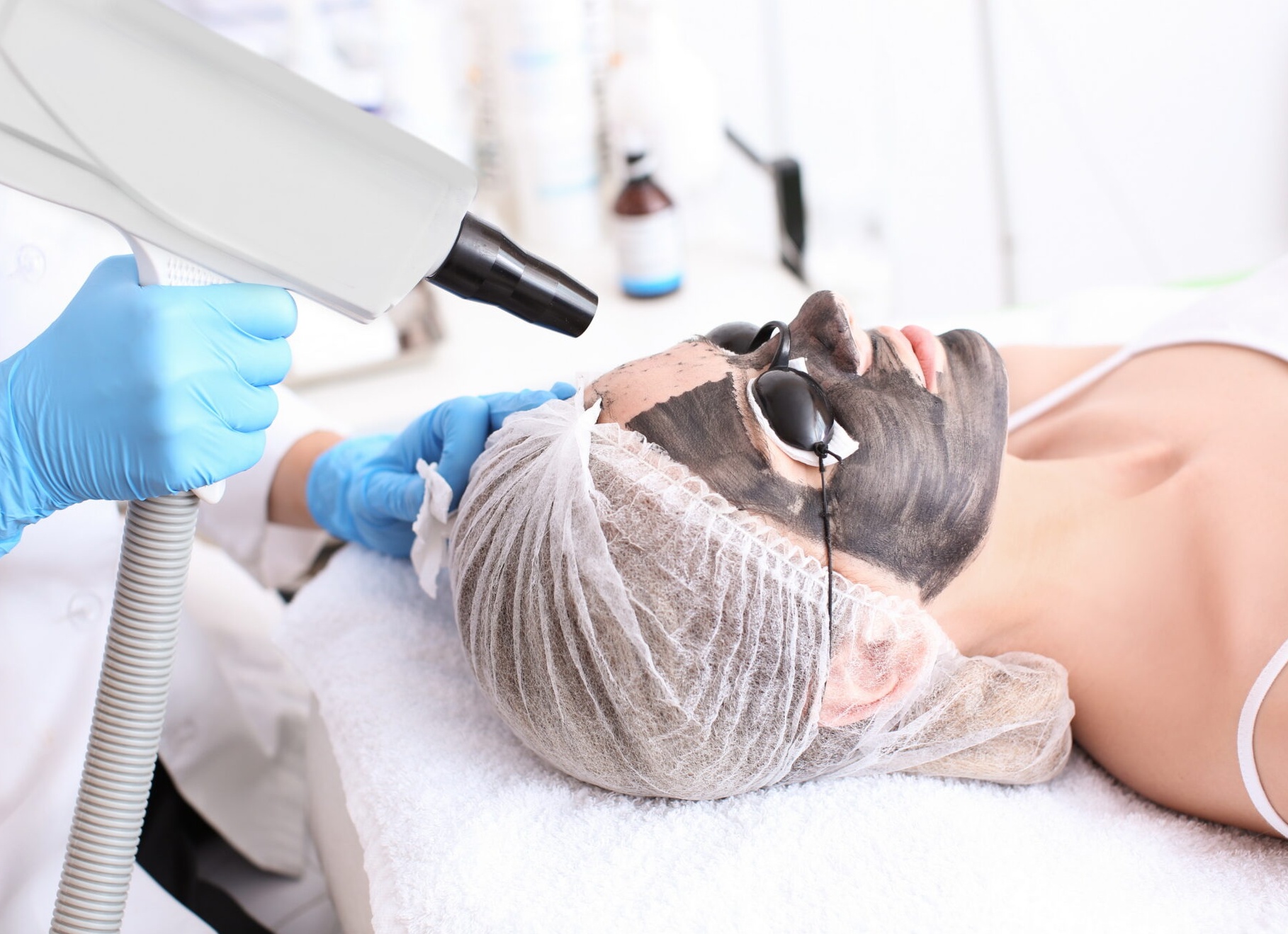 Все о лазерном пилинге: плюсы, минусы и результативность