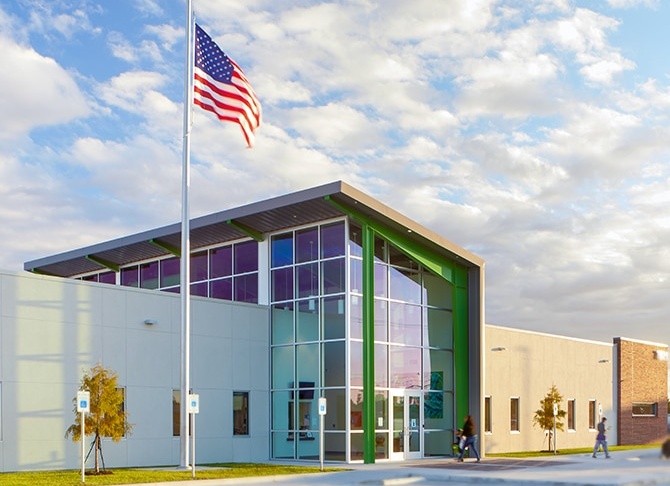 ВСЁ, ЧТО ВАМ НЕОБХОДИМО ЗНАТЬ О ГРУДНЫХ ИМПЛАНТАХ.