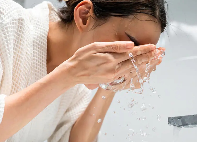 Как правильно использовать мицеллярную воду и топ-3 лучших продукта